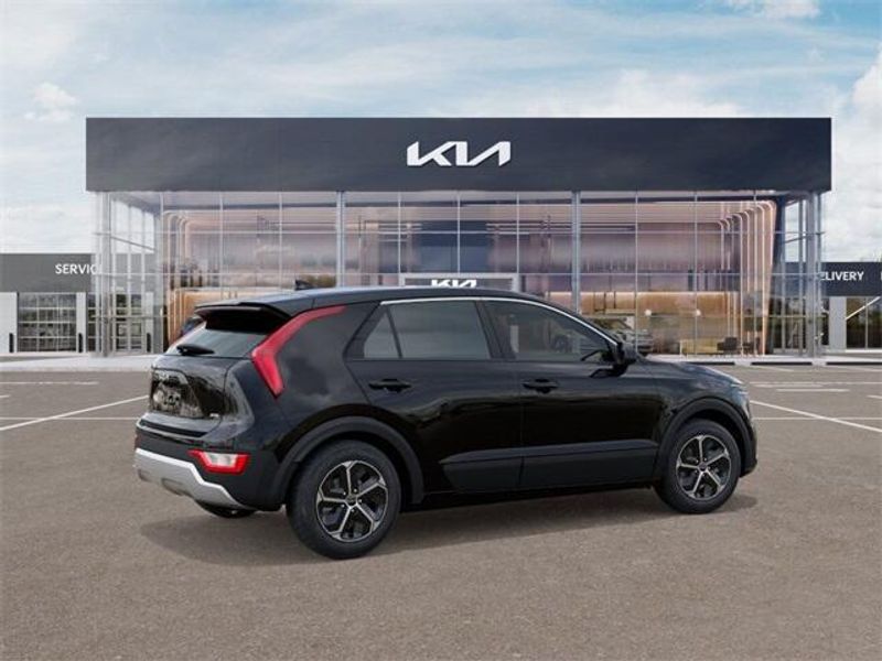 New 2025 Kia Niro LXImage 6