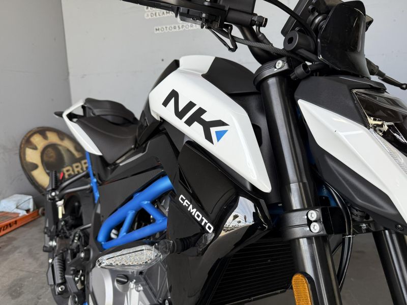 New 2025 CFMOTO 300NK Image 2