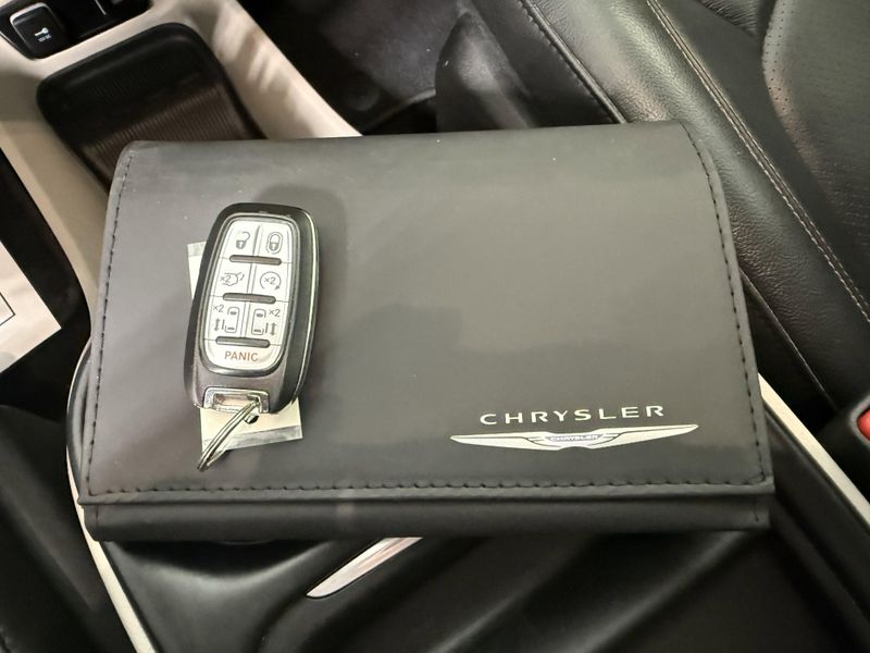 Used 2018 Chrysler Pacifica Touring LImage 19