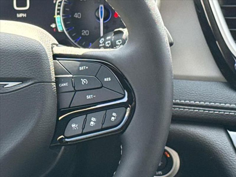 New 2027 Chrysler Pacifica Limited Awd