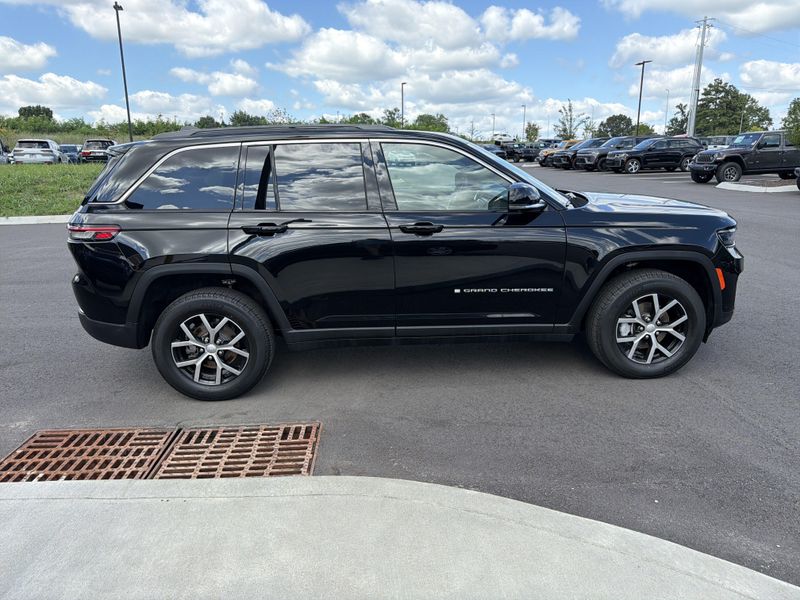Used 2024 Jeep Grand Cherokee LimitedImage 9