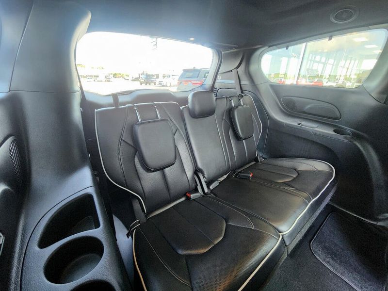 Used 2025 Chrysler Pacifica Limited S