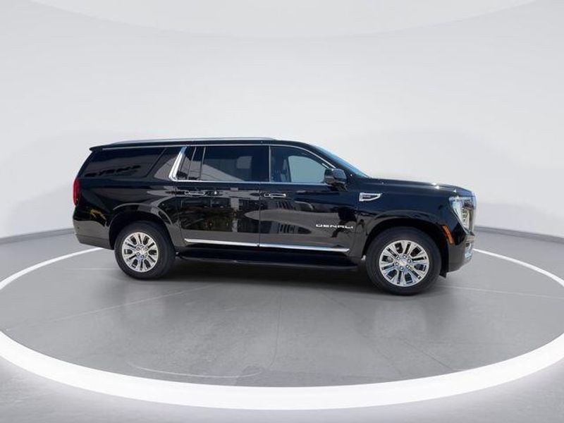 Used 2025 GMC Yukon XL DenaliImage 9