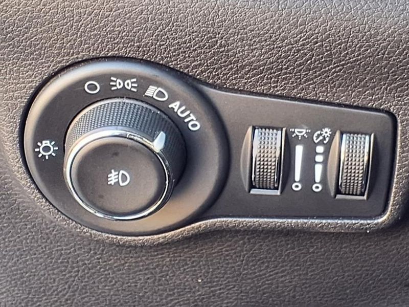 Used 2023 Jeep Compass LatitudeImage 16