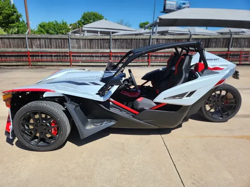 2024 Polaris SLINGSHOT ROUSH EDITION AUTODRIVE RACETRACK REDImage 2