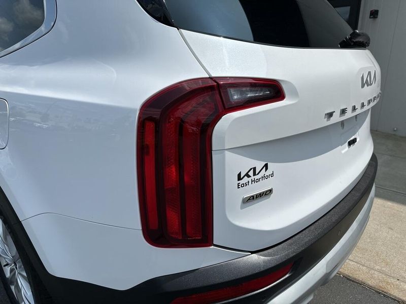 2022 Kia Telluride LXImage 9