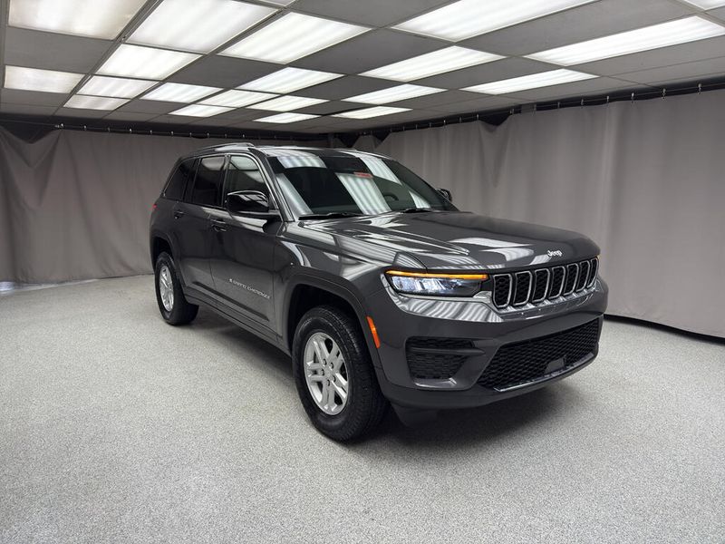 New 2025 Jeep Grand Cherokee Laredo 4x4Image 4