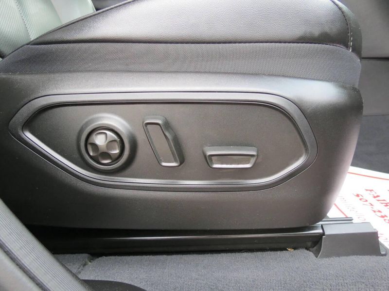 Used 2023 Jeep Grand Cherokee L Limited 4x4 4dr SUVImage 40