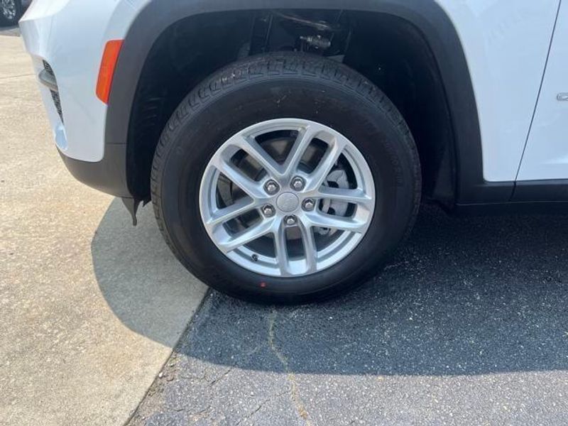 2025 Jeep Grand Cherokee Laredo X 4x4