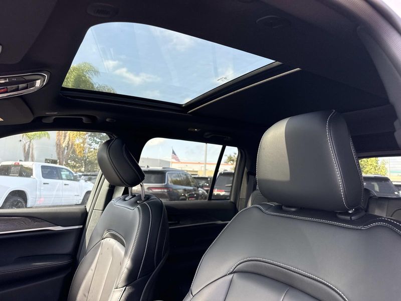 New 2026 Jeep Grand Cherokee Limited 4x4