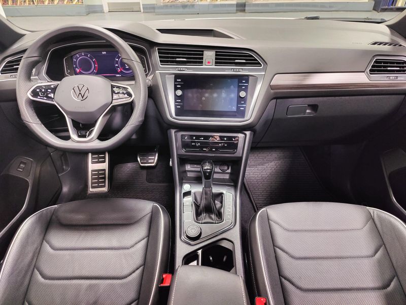 Used 2024 Volkswagen Tiguan AWD SEL R-Line w/Sunroof/NavImage 24