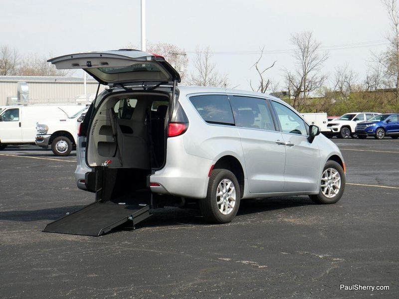 2023 Chrysler Voyager LXImage 59