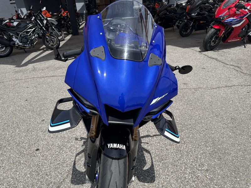 Used 2025 Yamaha YZF-R1 Image 12