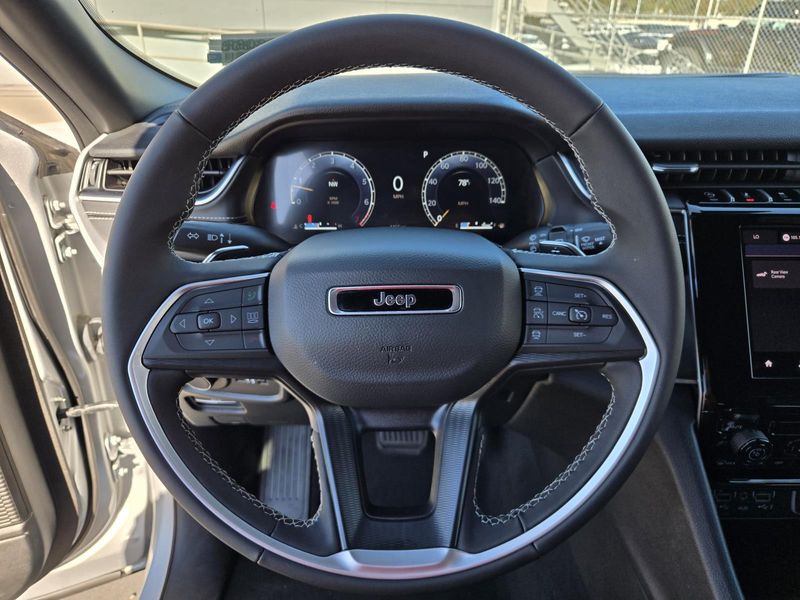 Used 2025 Jeep Grand Cherokee Laredo X 4x2