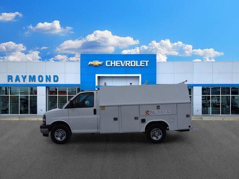New 2025 Chevrolet Express 3500 Work VanImage 7