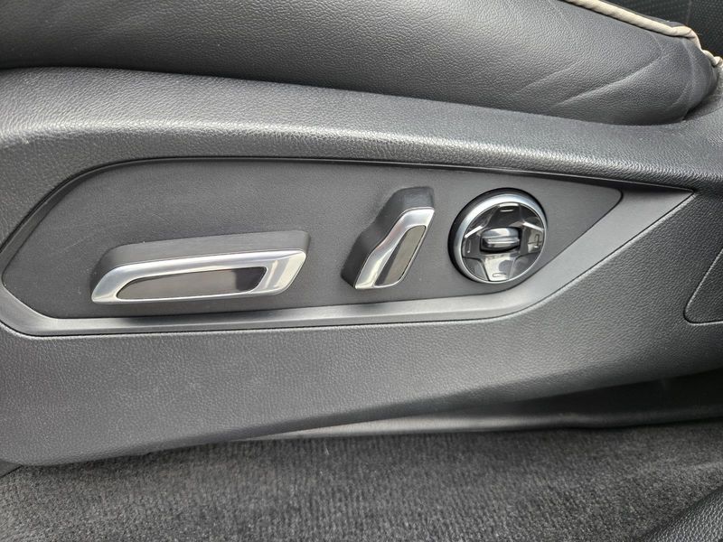 2022 Acura MDX SH-AWD Advance photo 16