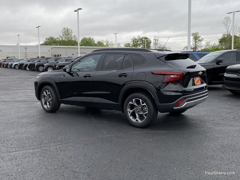 Used 2025 Chevrolet Trax LT