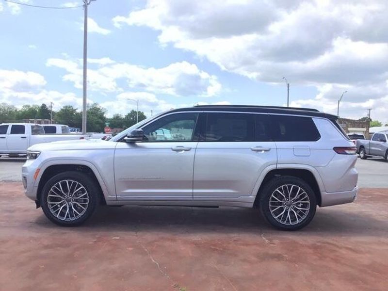 2025 Jeep Grand Cherokee L Summit Reserve 4x4Image 2