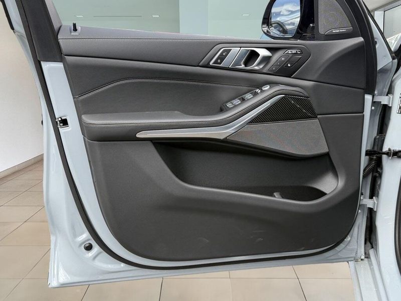 2025 BMW X7 M60iImage 17