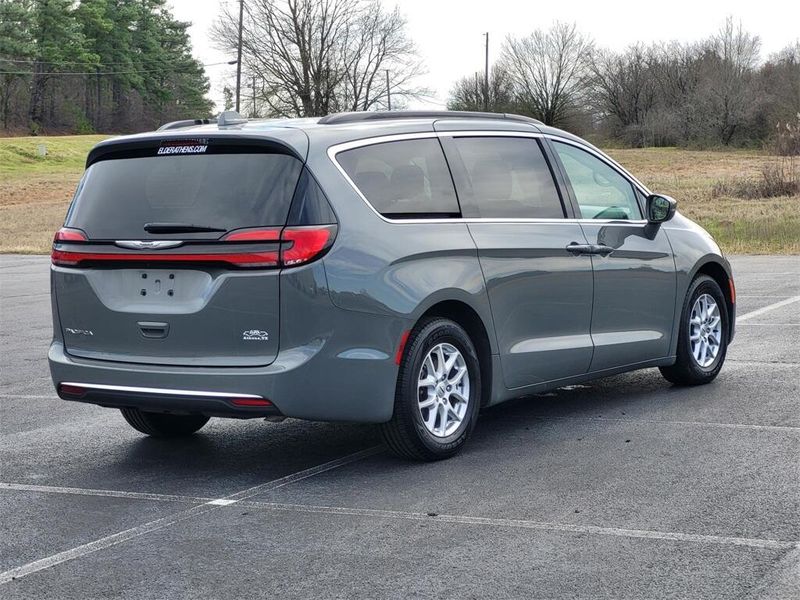 2022 Chrysler Pacifica Touring LImage 6