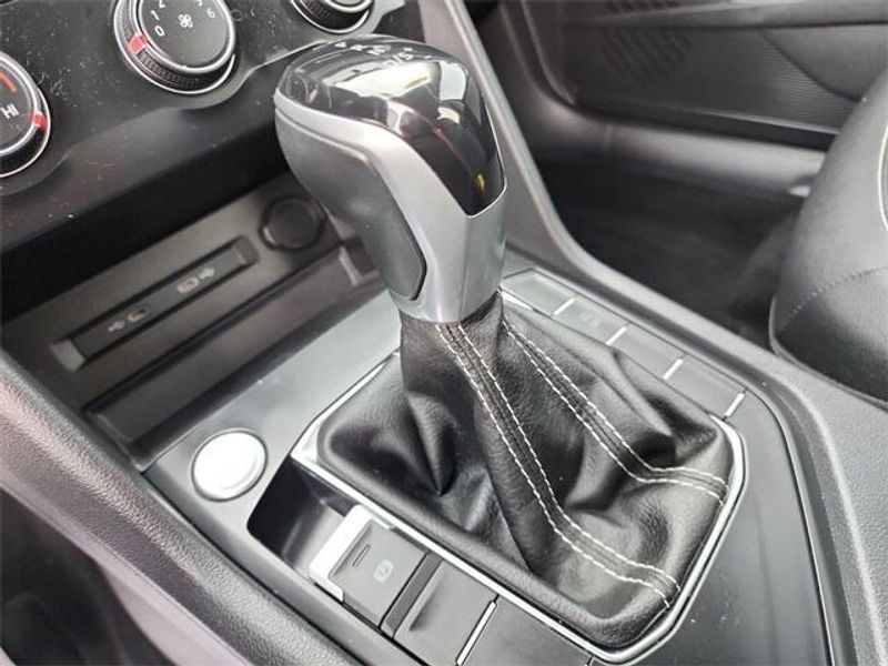 2022 Volkswagen Taos 1.5T SEImage 16