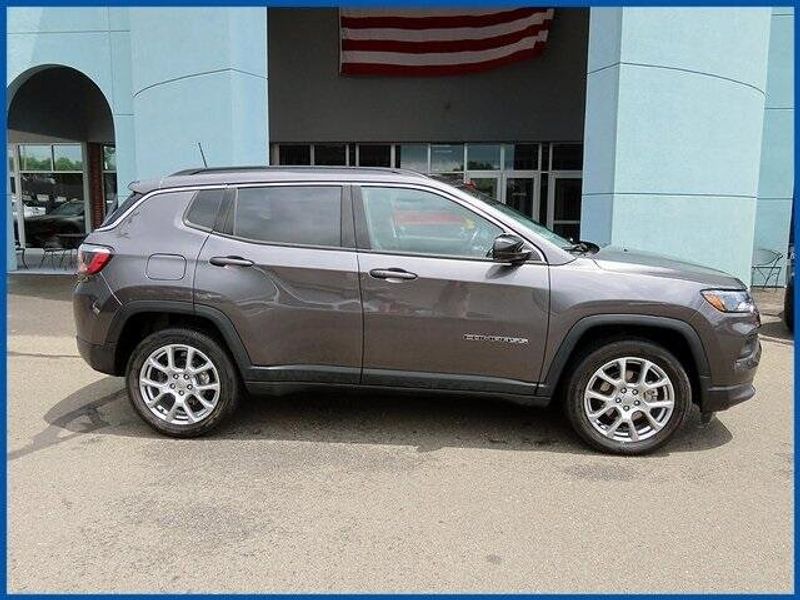 2022 Jeep Compass Latitude LuxImage 2
