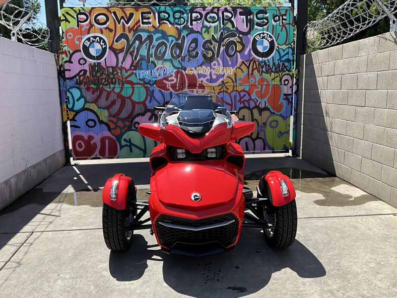 New 2025 Can-Am SPYDER F3 LIMITED Image 2