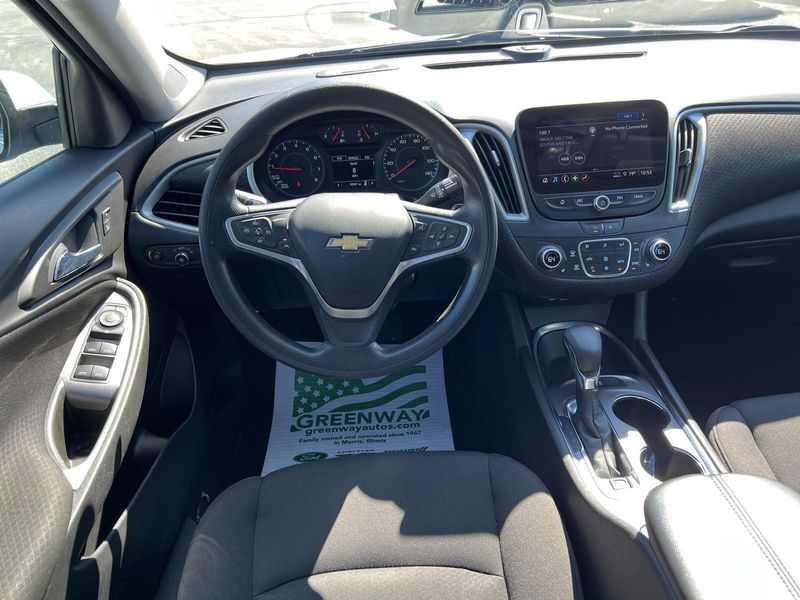 2023 Chevrolet Malibu 1LT photo 13