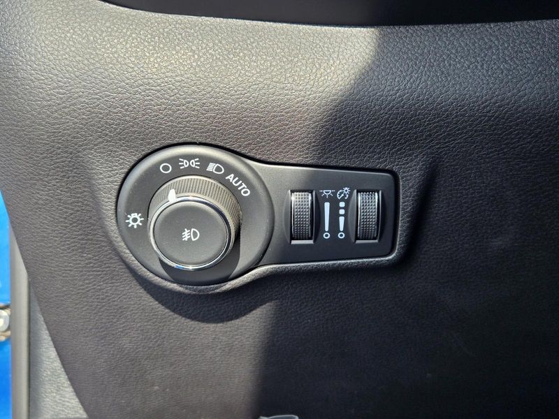 Used 2025 Jeep Compass Latitude 4x4