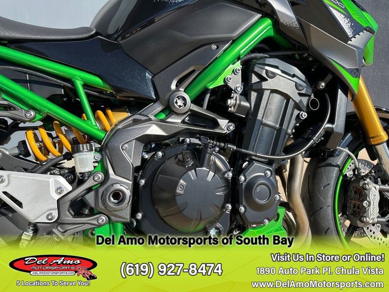 2024 Kawasaki ZR900MRFNL-BK2  in a METALLIC SPARK BLACK/METALLIC MATTE GRAPHENESTEEL GRAY/CANDY LIME GREEN exterior color. Del Amo Motorsports of South Bay (619) 547-1937 delamomotorsports.com 