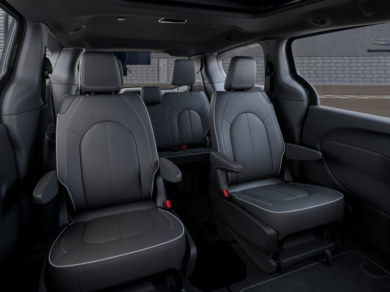 New 2027 Chrysler Pacifica LimitedImage 15