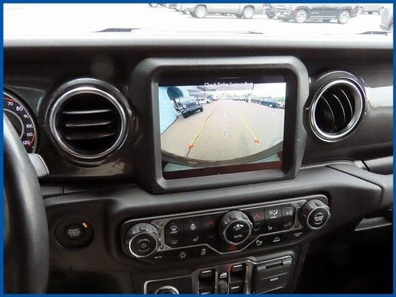 2021 Jeep Wrangler Unlimited Sahara AltitudeImage 17