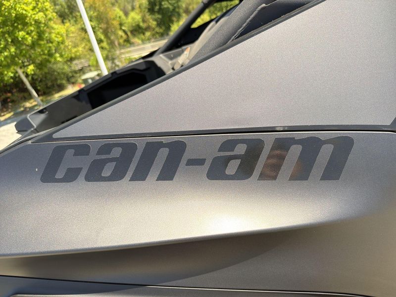 New 2026 Can-Am MAVERICK R MAX X RS 999T DCT Image 28