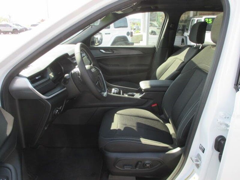 2025 Jeep Grand Cherokee Laredo X 4x4Image 17