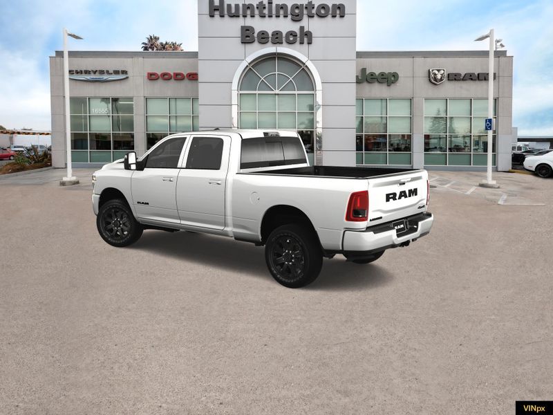 2025 RAM 3500 Laramie Crew Cab 4x4Image 4