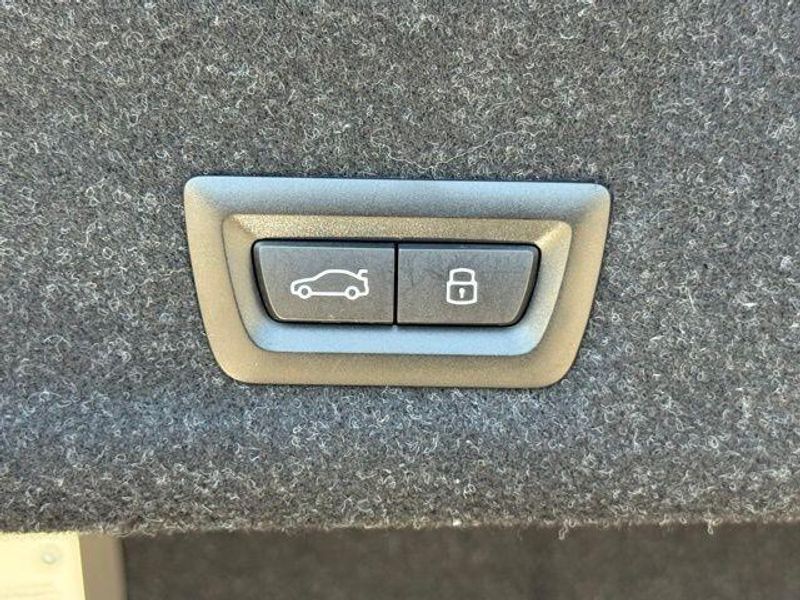 Used 2024 BMW 3 Series 330iImage 17