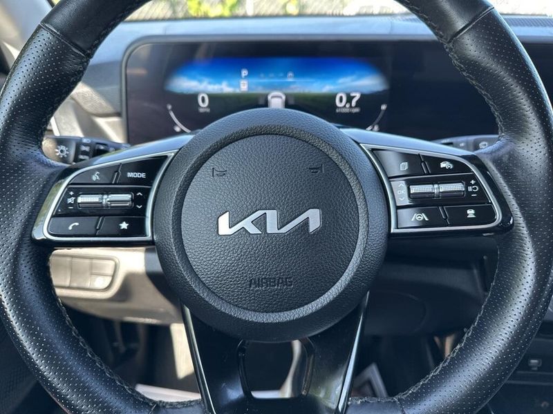 Used 2024 Kia Seltos SXImage 33