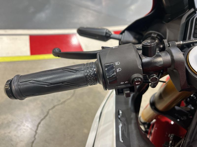 New 2026 Yamaha YZF-R3 ABS CA 70TH ANNIVERSARY EDITION Image 10