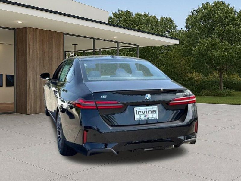 Used 2027 BMW i5 eDrive40Image 11