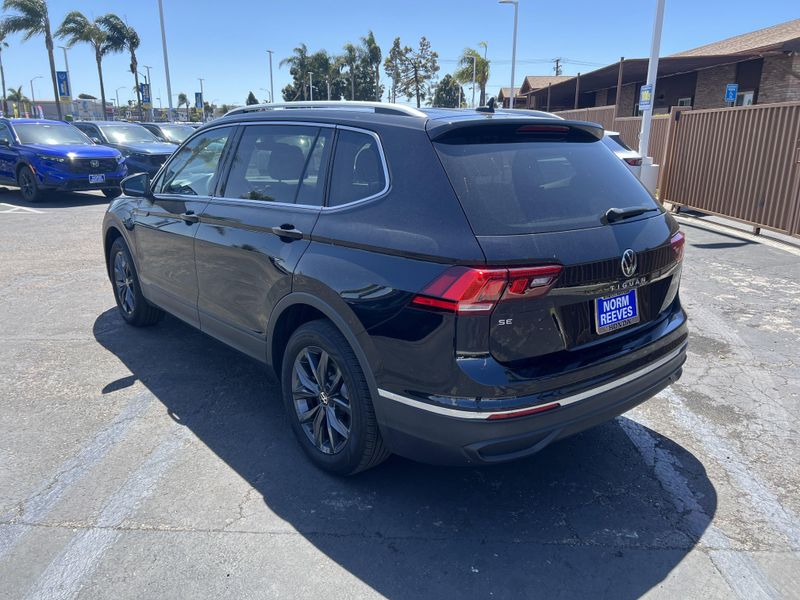 2022 Volkswagen Tiguan SEImage 2