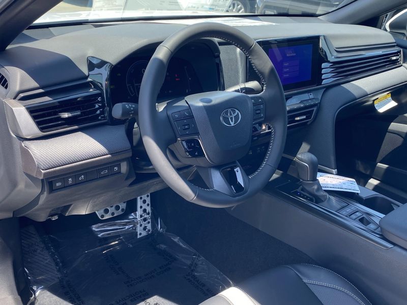 New 2025 Toyota Camry SEImage 13