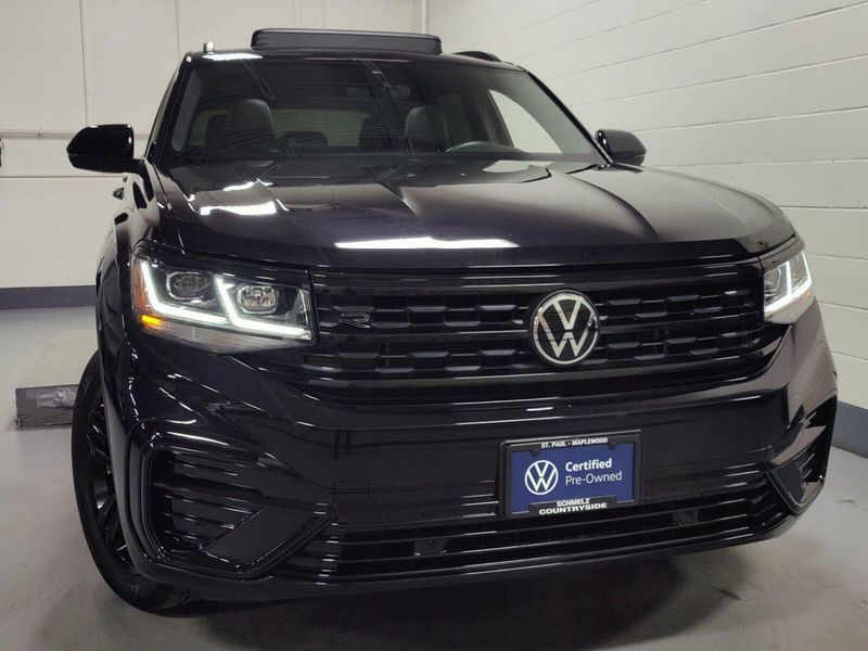 2023 Volkswagen Atlas Cross Sport V6 AWD SEL R-Line Black w/SunroofImage 3