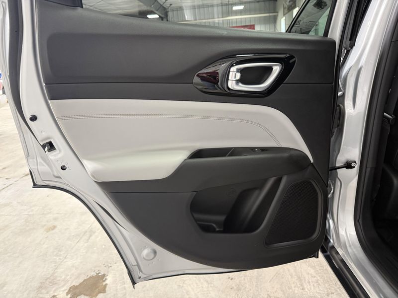 Used 2024 Jeep Compass LimitedImage 18