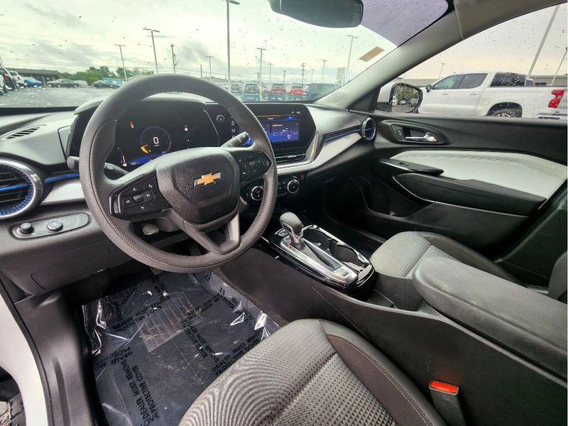 Used 2024 Chevrolet Trax LT
