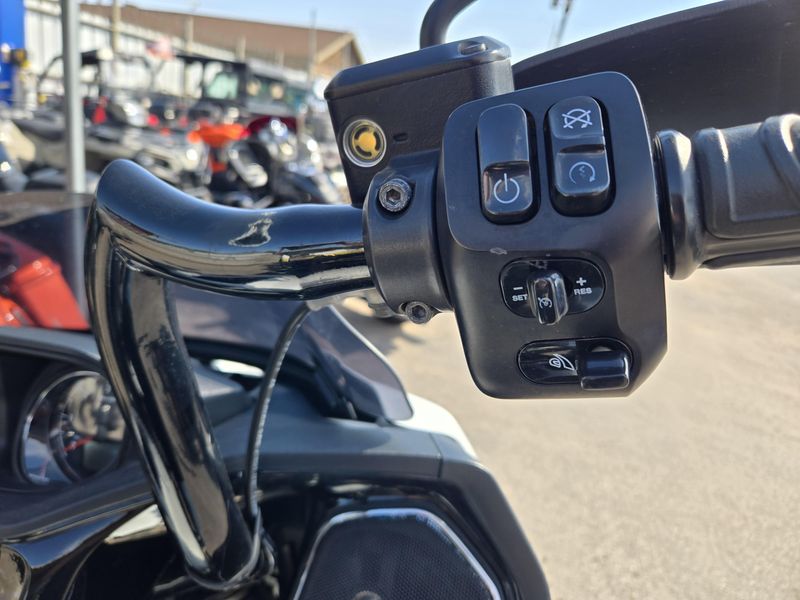 USED 2021 INDIAN MOTORCYCLE CHALLENGER DARK HORSE WHITE SMK 49ST Image 12