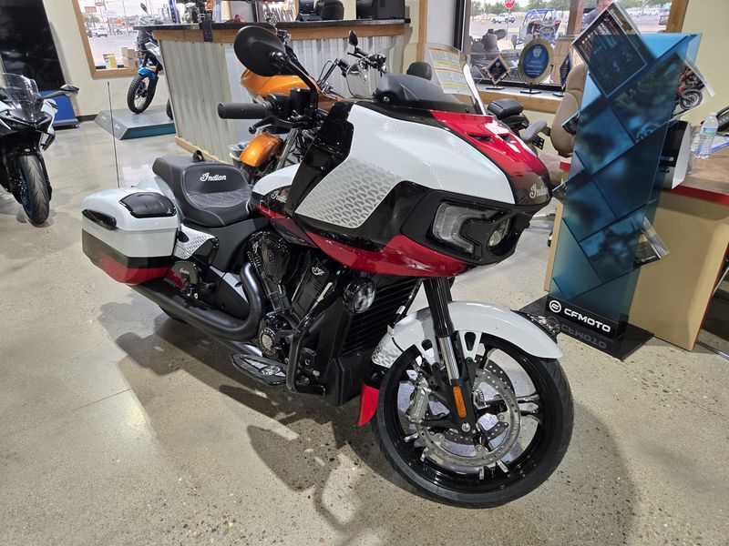 2025 Indian Motorcycle CHALLENGER ELITE 49ST Image 2