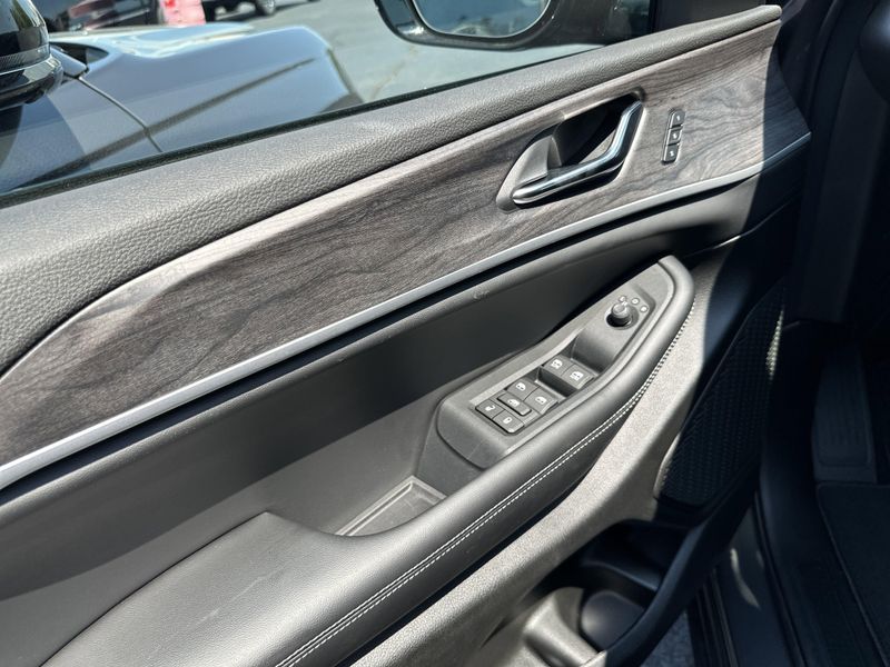 2025 Jeep Grand Cherokee L Sport photo 19