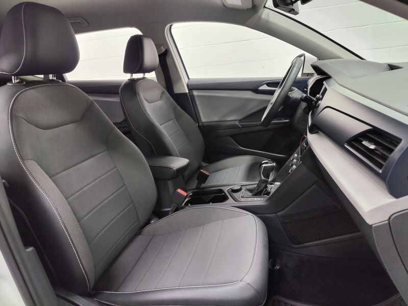Used 2022 Volkswagen Taos SE 4-Motion AWDImage 5