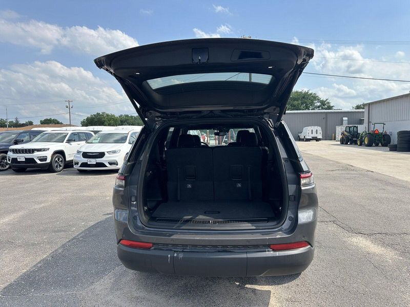 2024 Jeep Grand Cherokee L Altitude XImage 8