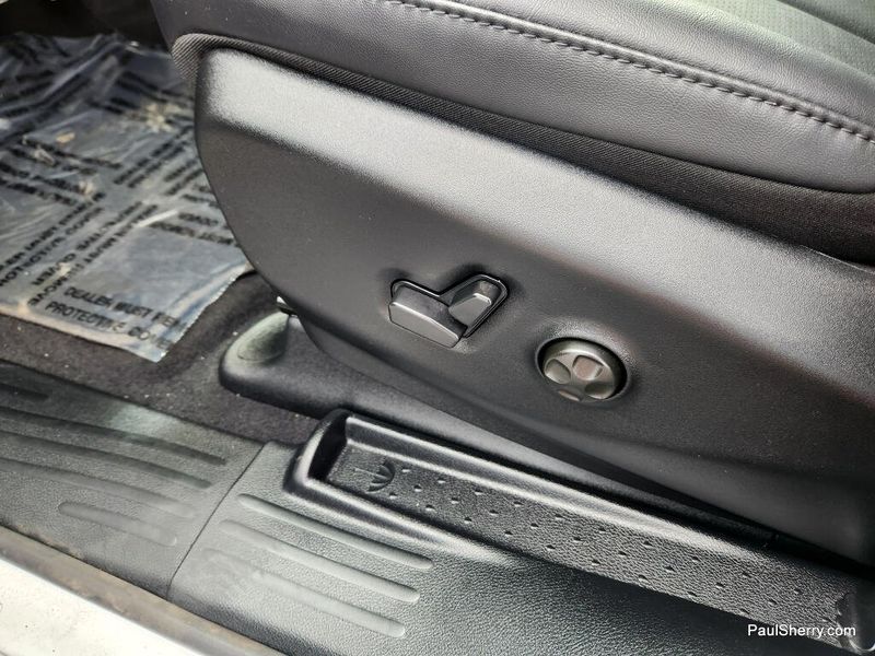 New 2026 Chrysler Voyager Lx